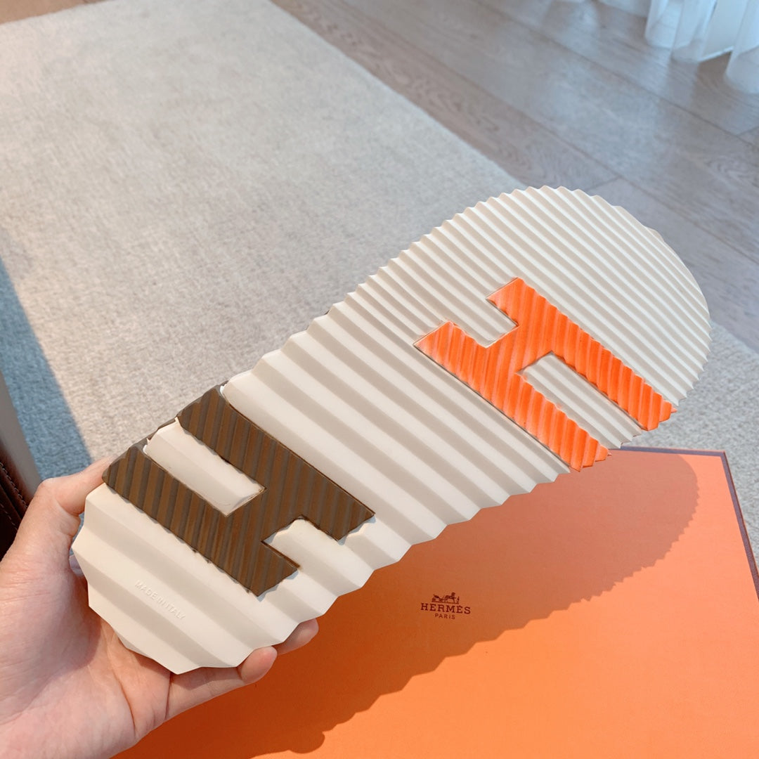 HM ELECTRIC SANDAL CEDAR CALFSKIN