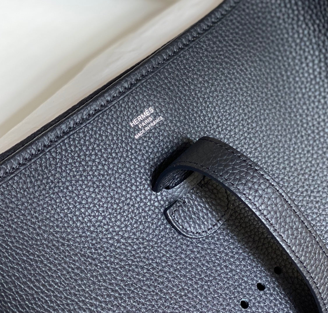Evelyne 29cm Navy Togo Shw