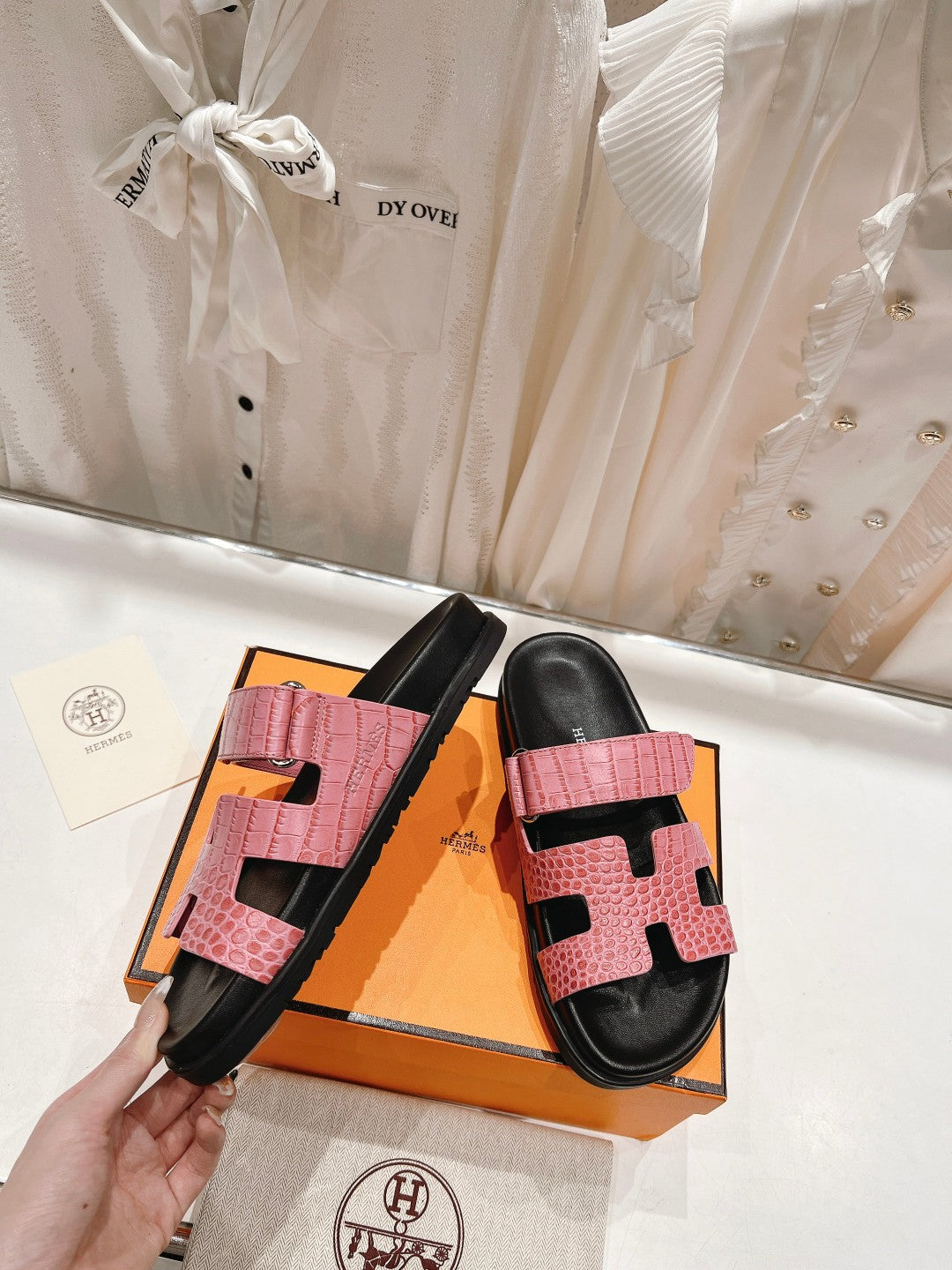 CHYPRE SANDAL BLACK AND BRIGHT PINK LAMBSKIN