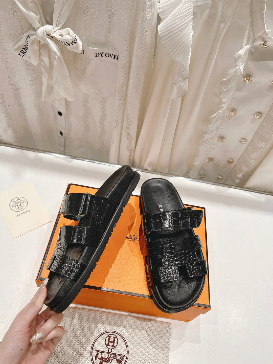 CHYPRE SANDAL BLACK LAMBSKIN