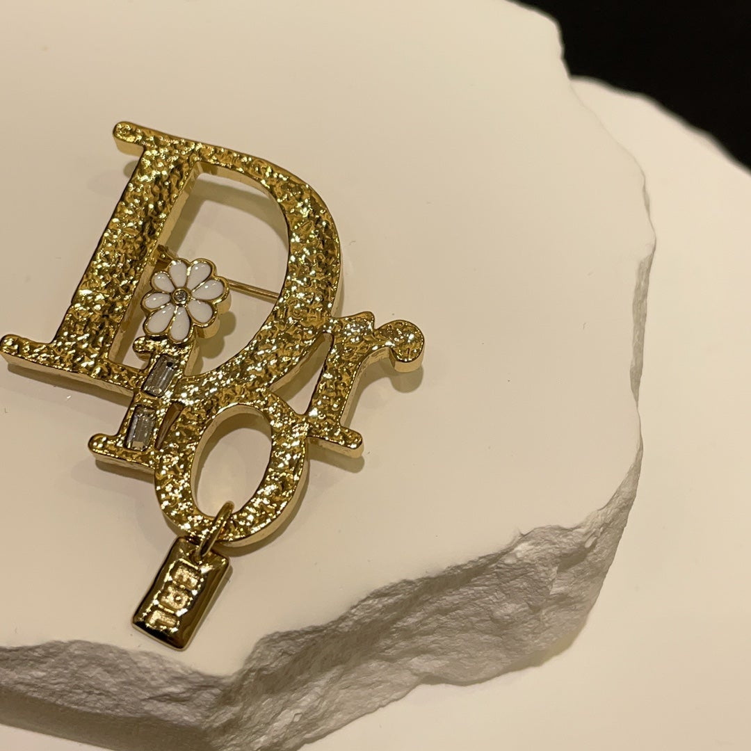 CD Brooch 07