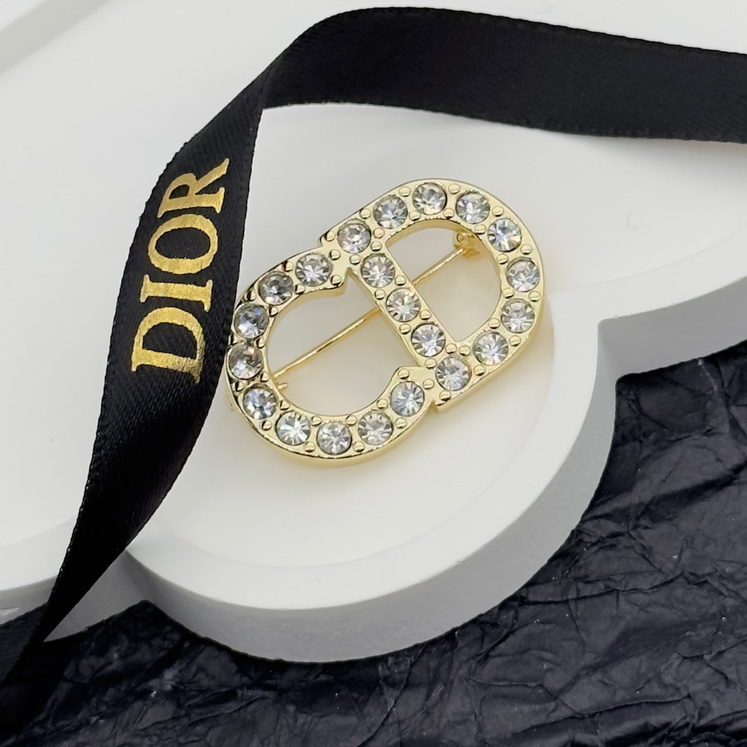 CD Brooch 172615