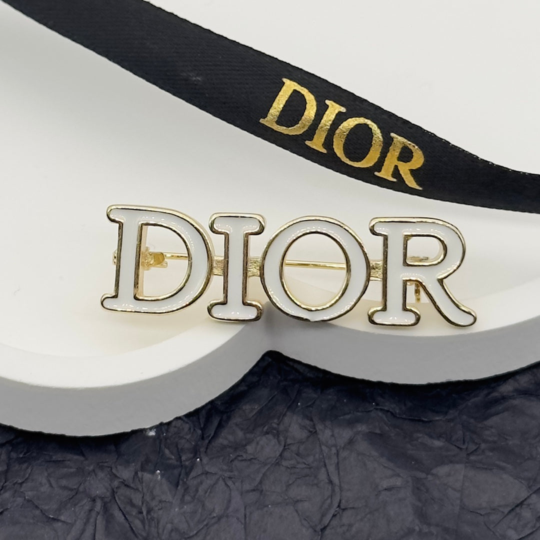 CD Brooch 172877