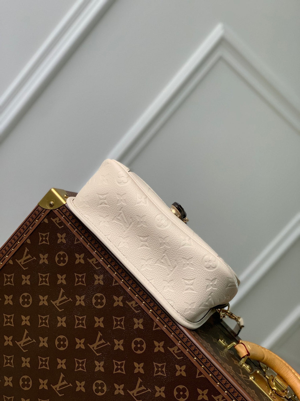 diane 24 cream monogram empreinte leather