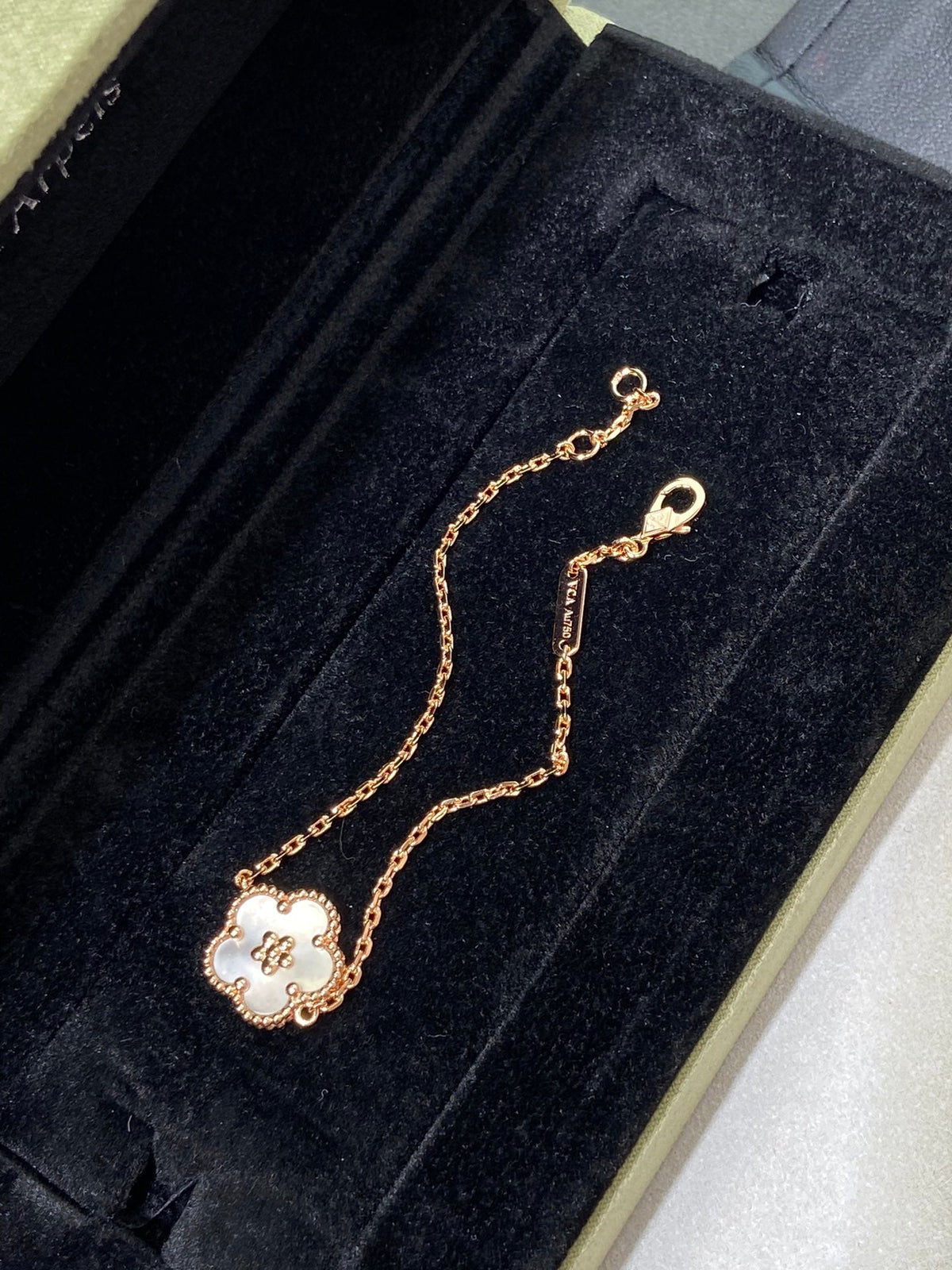 VCA Lucky Spring Flower White Mop 1 Diamond Pink Gold Bracelet
