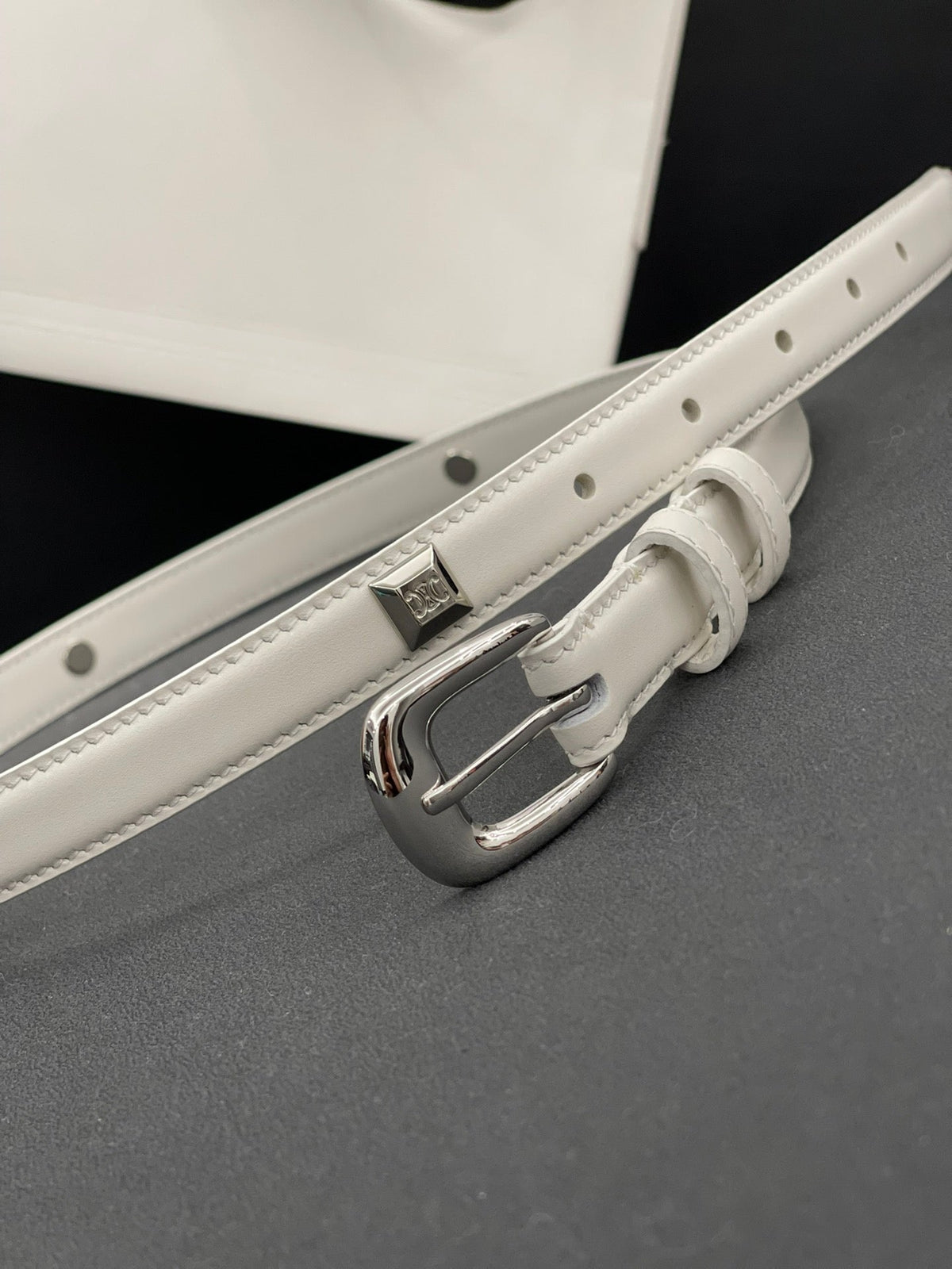 CL SMALL 18 MM TRIOMPHE BELT IN TAURILLON WHITE LEATHER SILVER HARDWARE