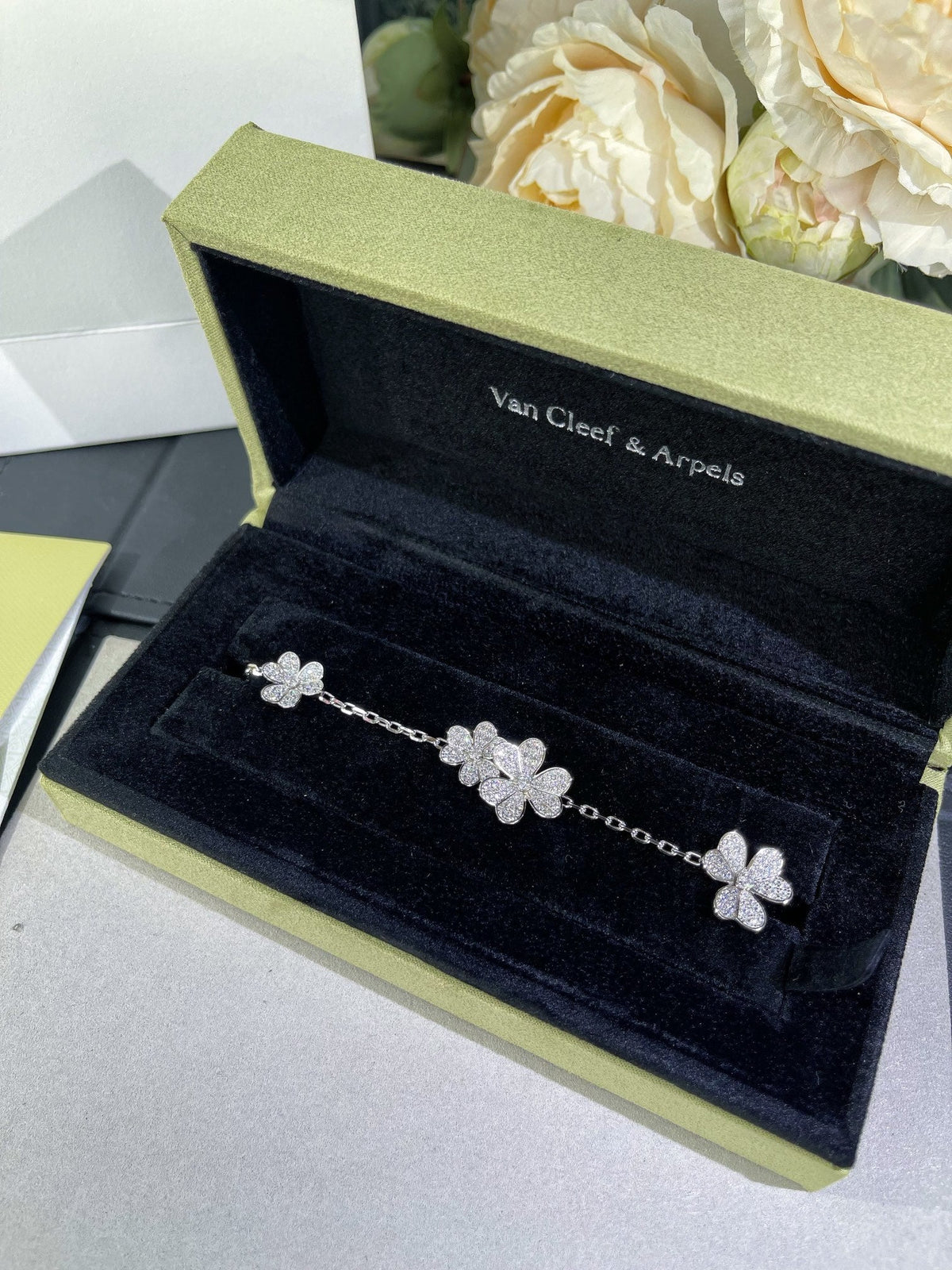 VCA Flower 5 Motifs Pink Mop Full Diamond Bracelet