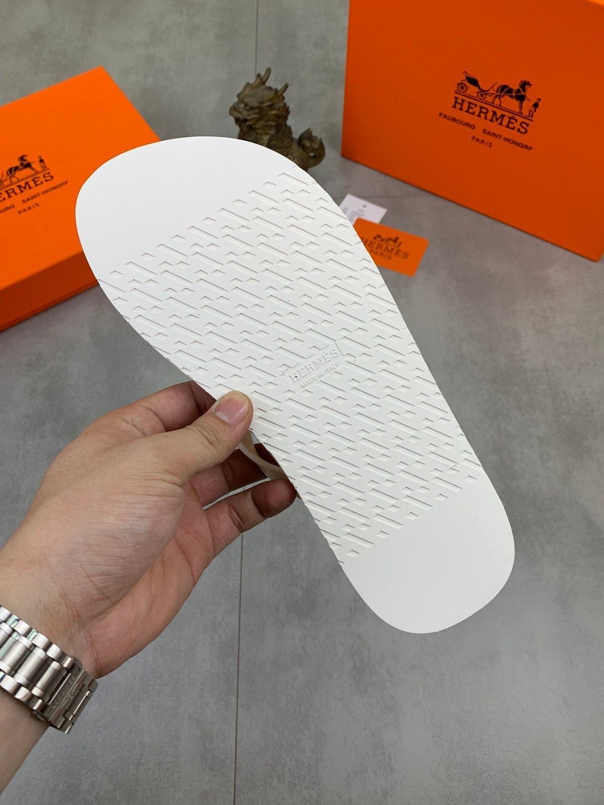 HM THONG SLIPPERS WHITE RUBBER
