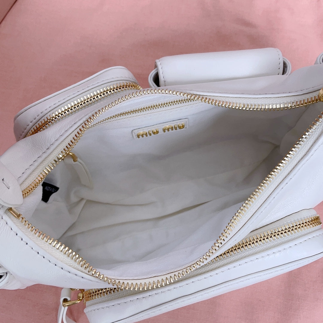 MIU POCKET 21CM SHOULDER BAG WHITE CALFSKIN
