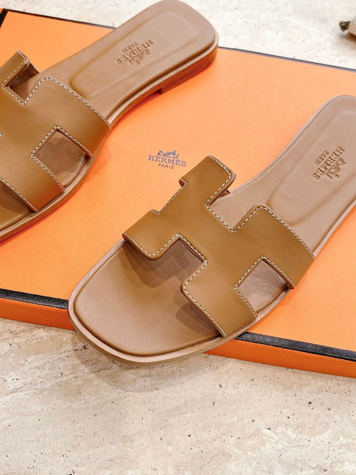 HM 25 Oran Sandal Gold Calfskin