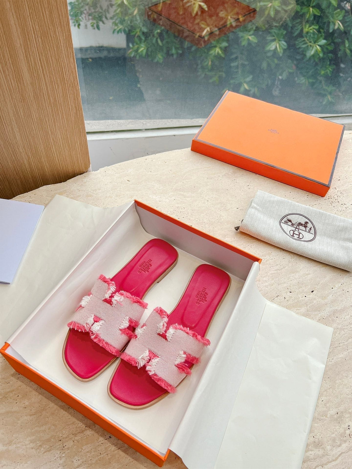 HM 25 Oran Sandal Dark Red Calfskin White Denim