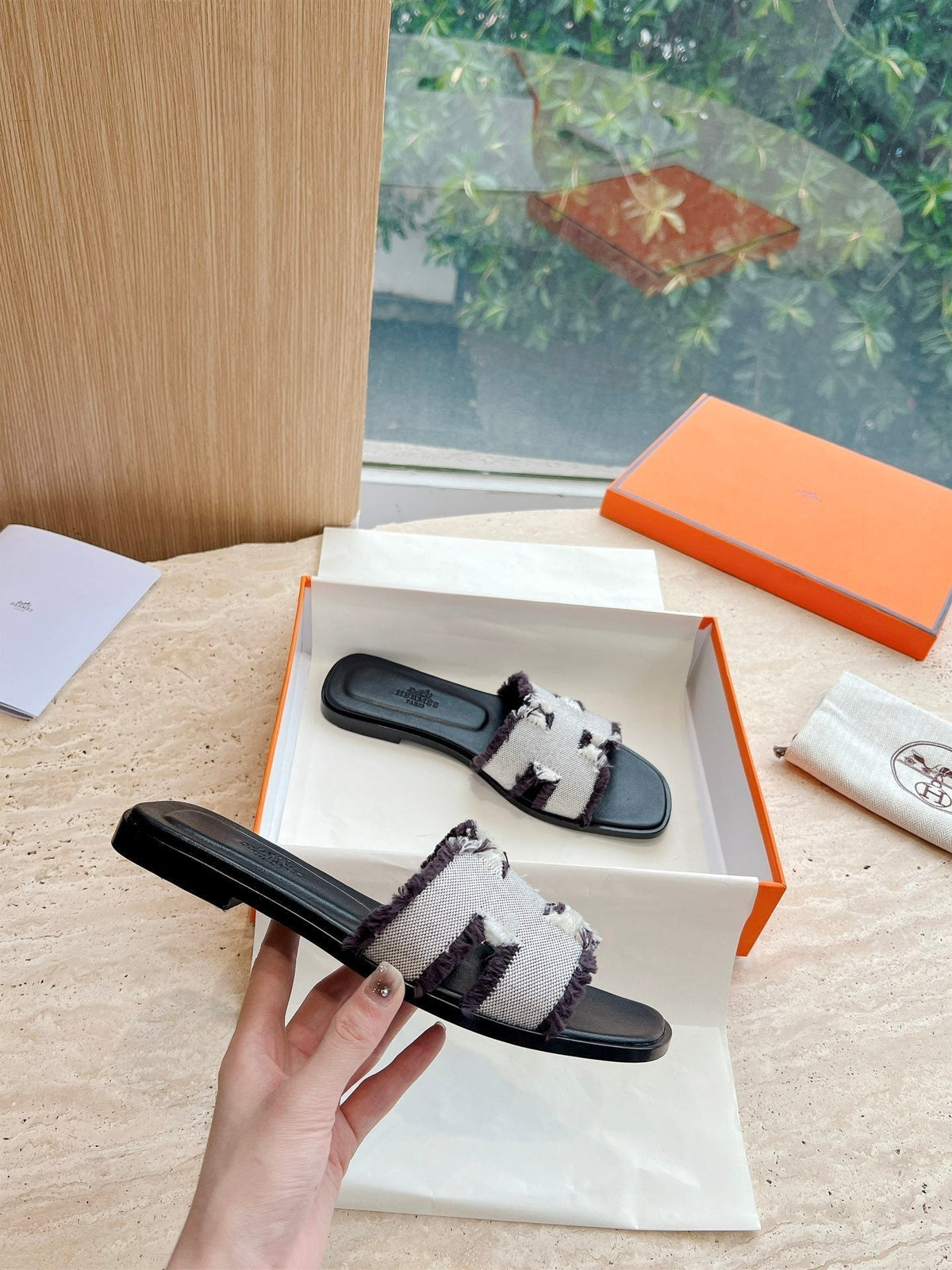 HM 25 Oran Sandal Black Calfskin White Denim