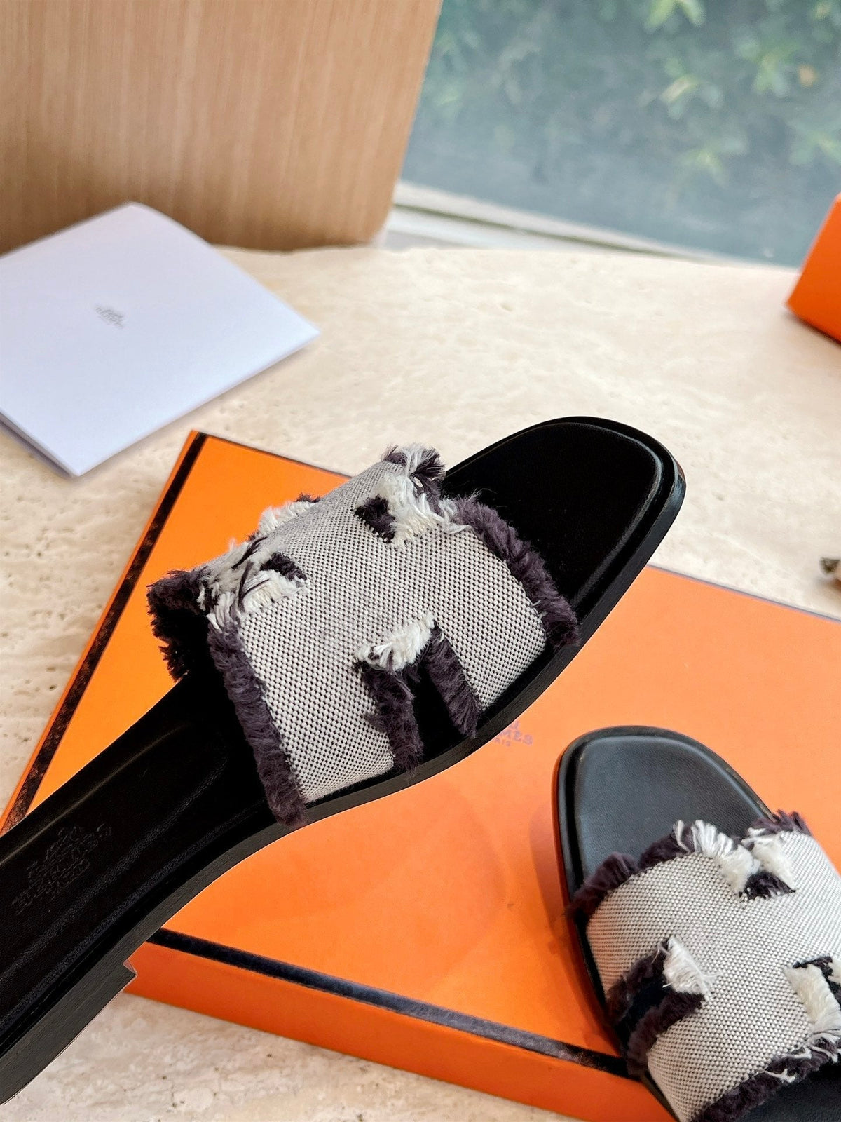 HM 25 Oran Sandal Black Calfskin White Denim
