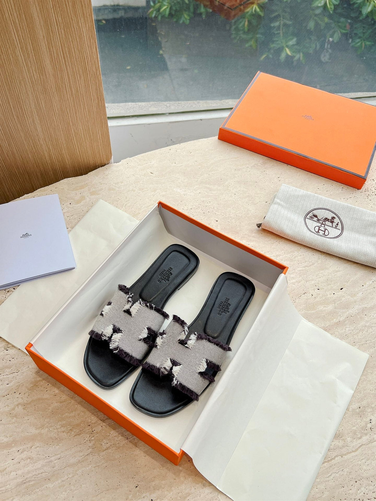 HM 25 Oran Sandal Black Calfskin White Denim