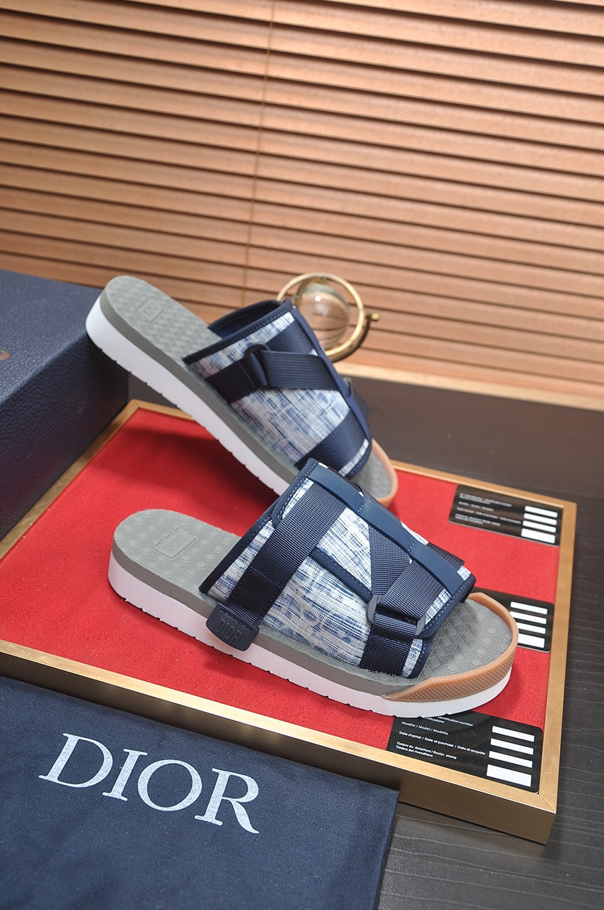 CD ALPHA SANDAL GRAY AND WHITE JACQUARD