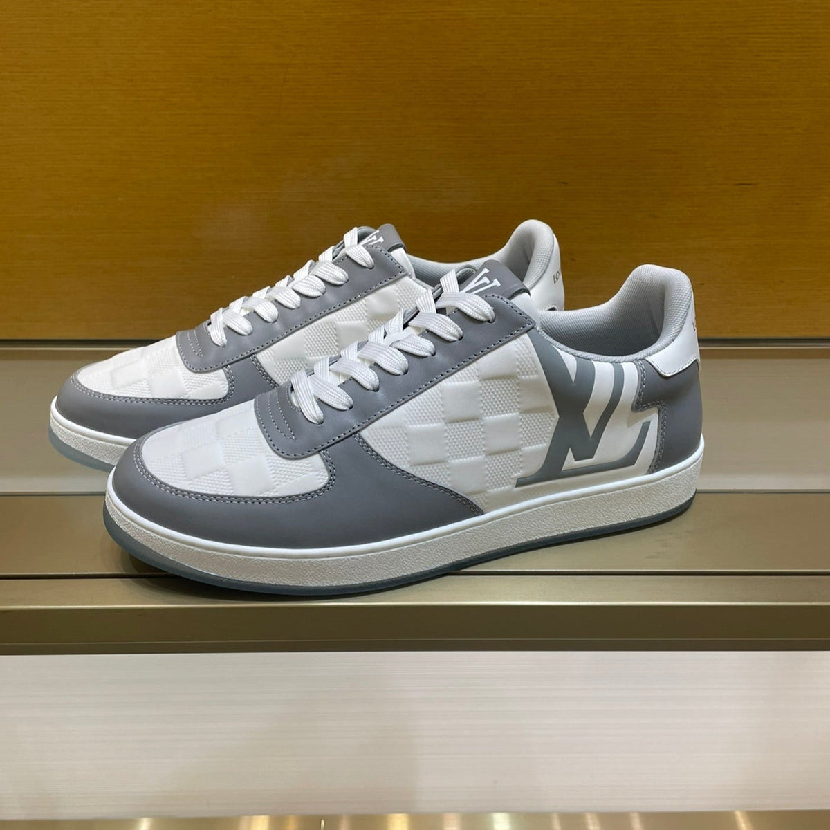 LV RIVOLI SNEAKER MEN GREY WHITE