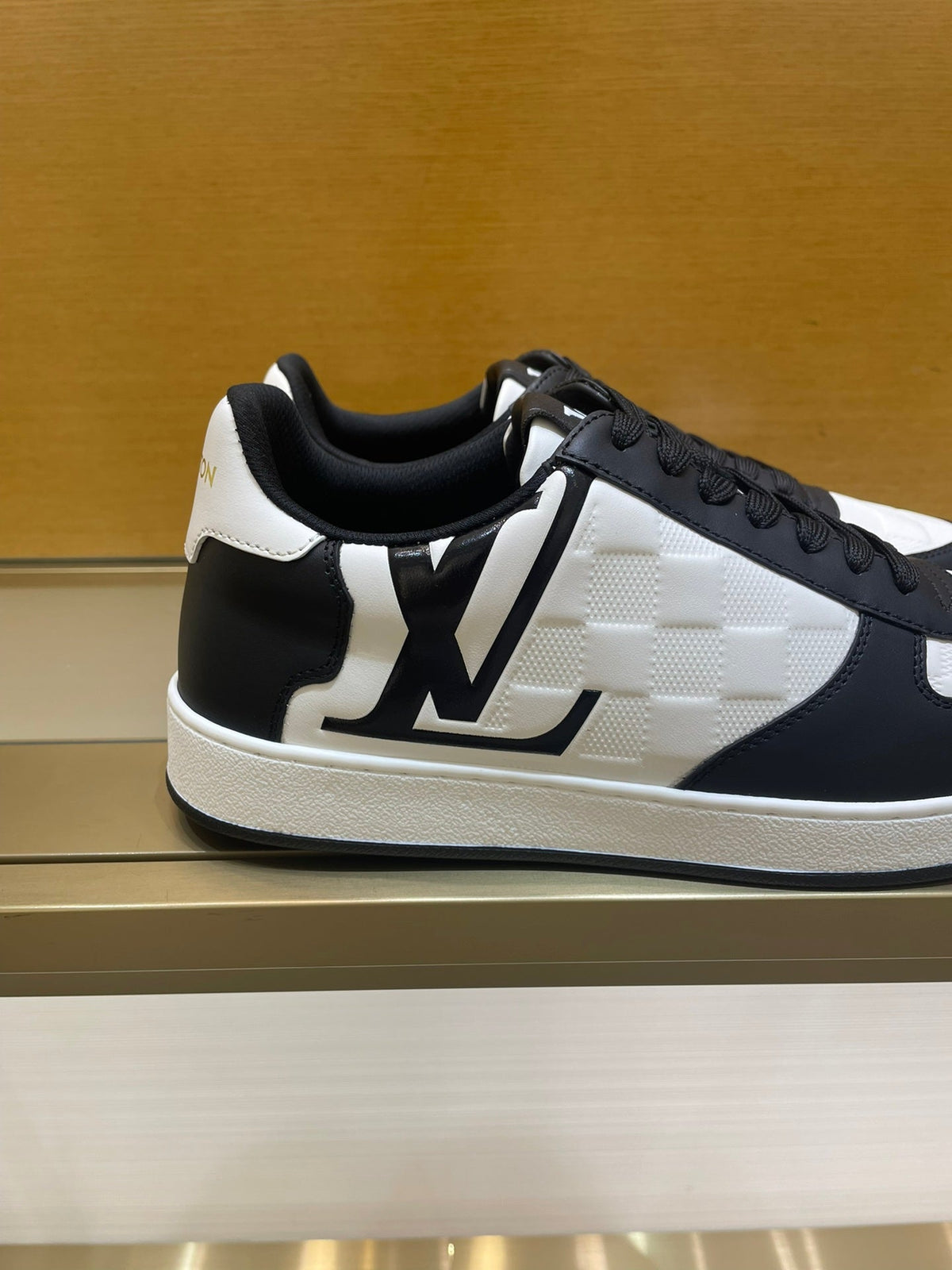 LV RIVOLI SNEAKER MEN BLACK WHITE