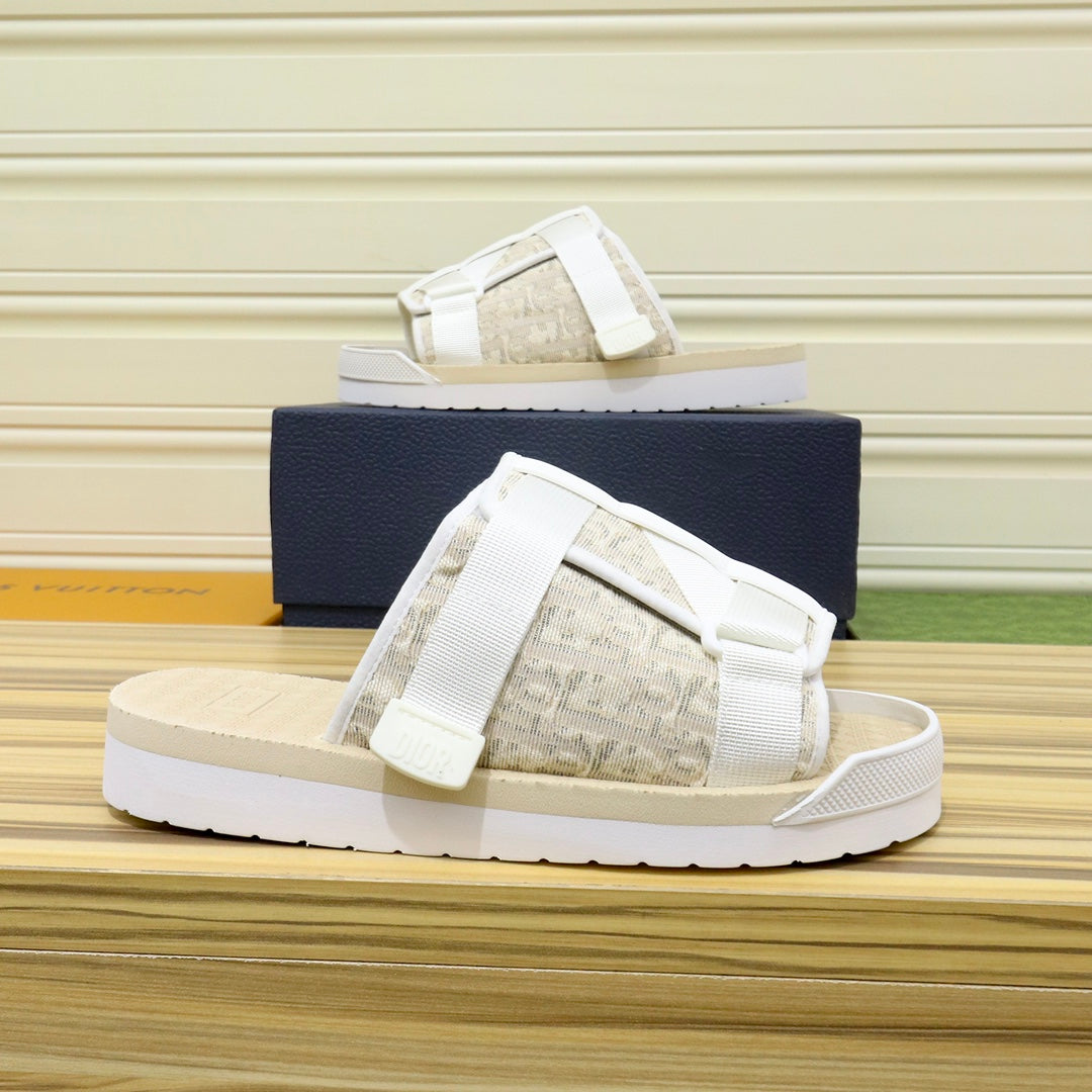 CD ALPHA SANDAL WHITE AND BEIGE JACQUARD