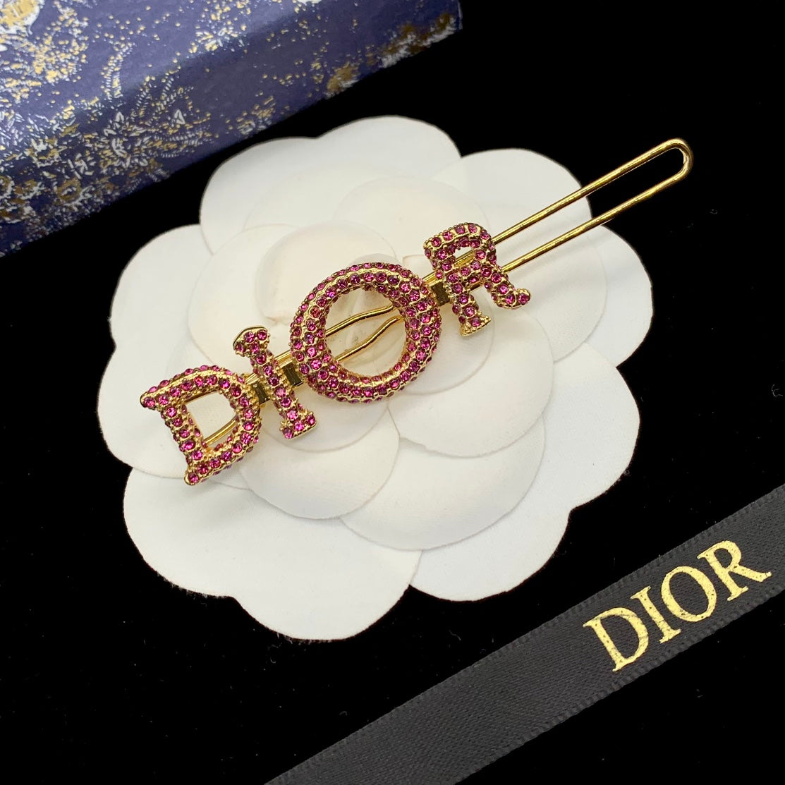 CD Brooch 177401