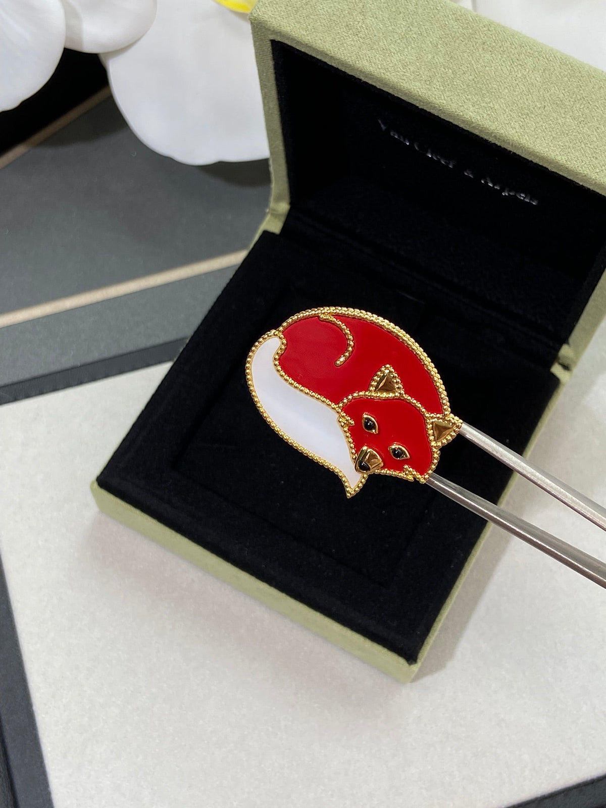 VCA Brooch 12