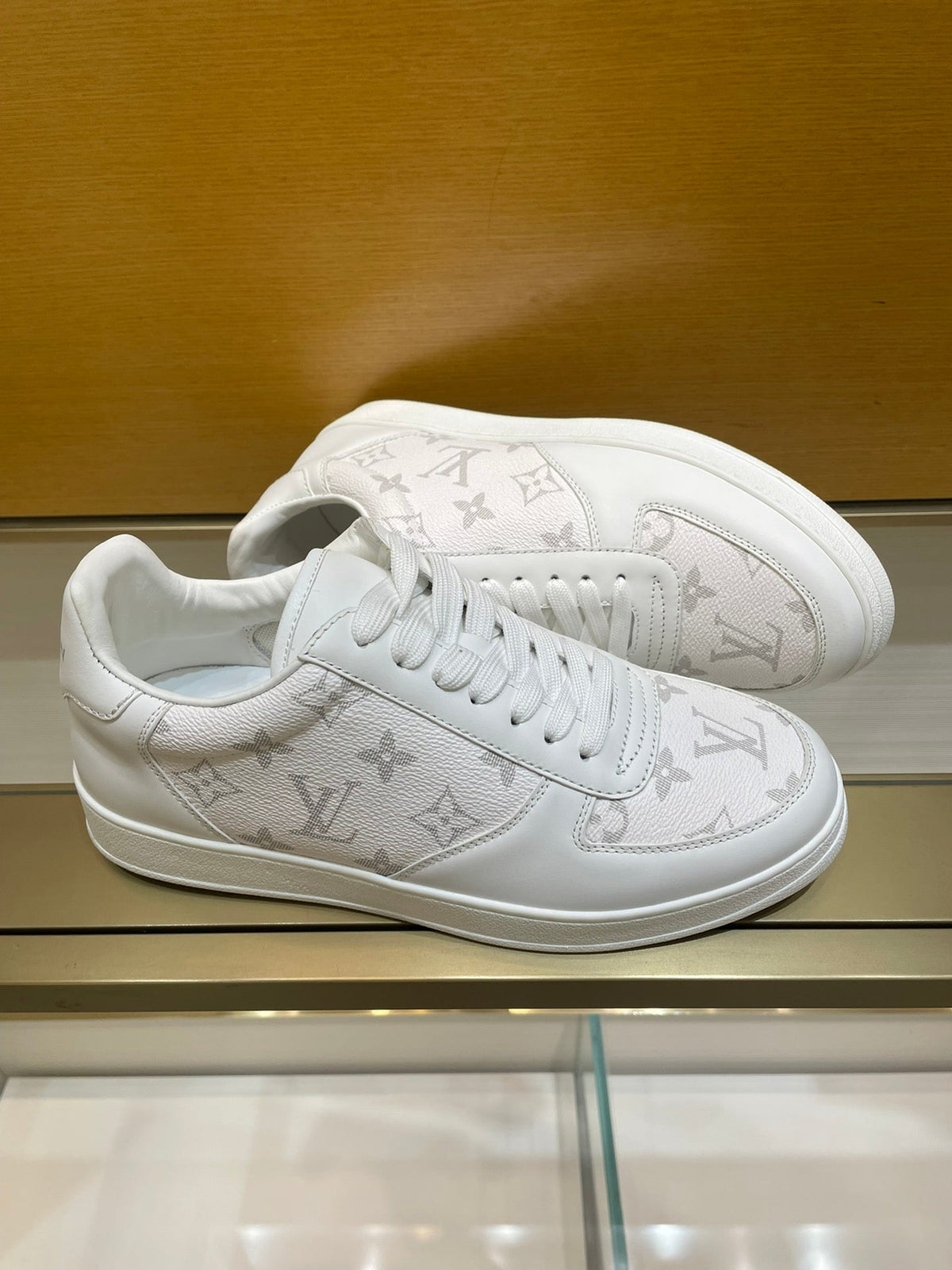 LV RIVOLI SNEAKER WHITE