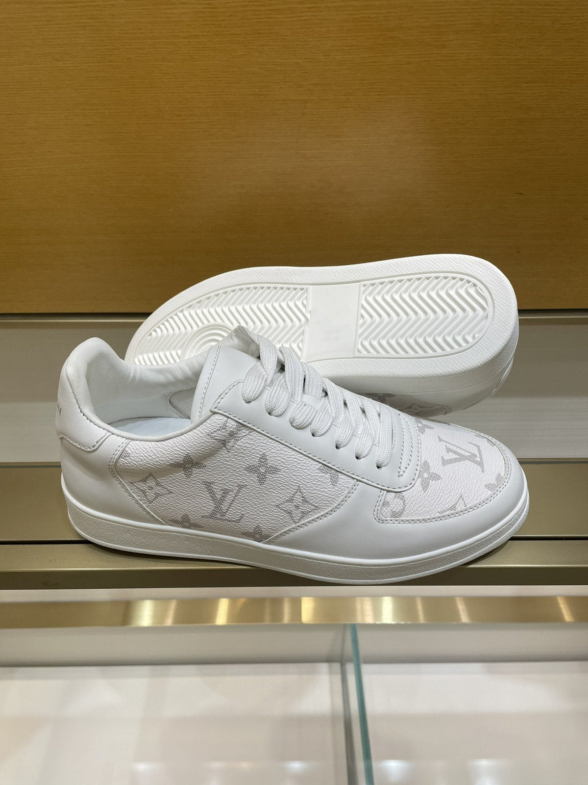 LV RIVOLI SNEAKER WHITE