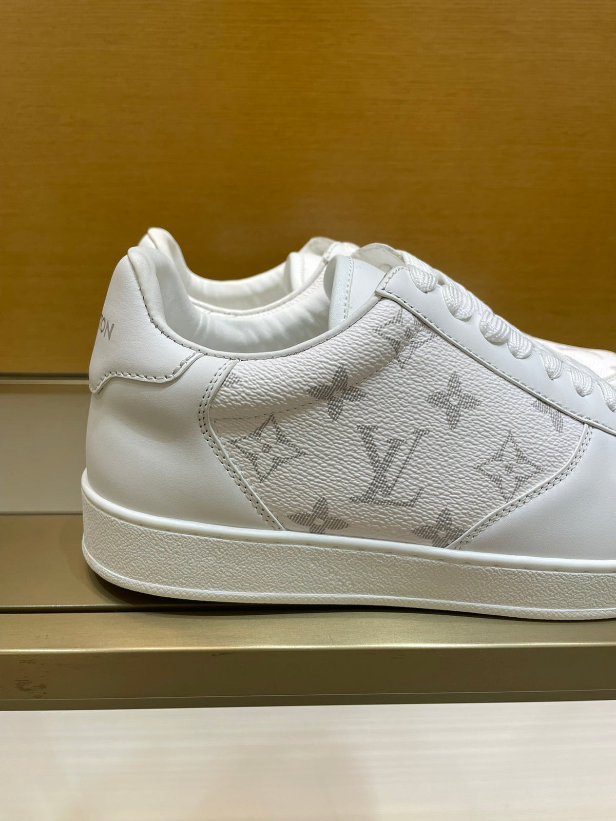 LV RIVOLI SNEAKER WHITE