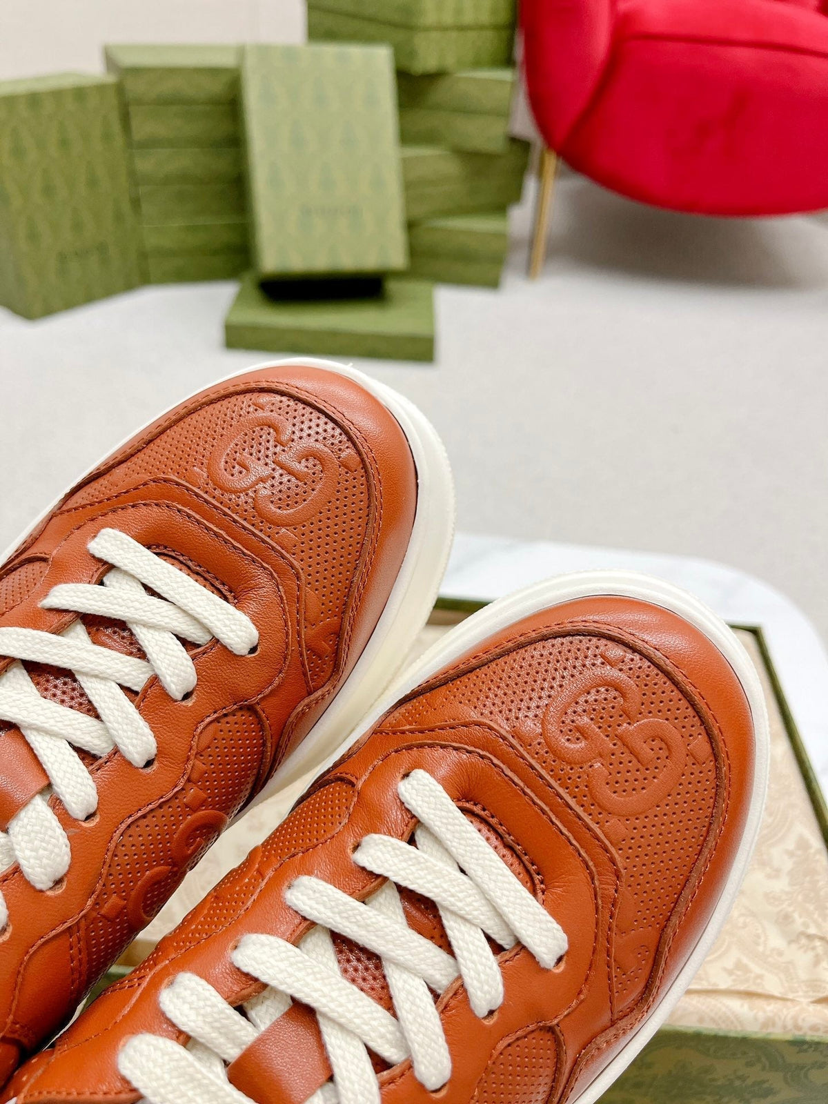 GG EMBOSSED TRAINER CARAMEL CALFSKIN