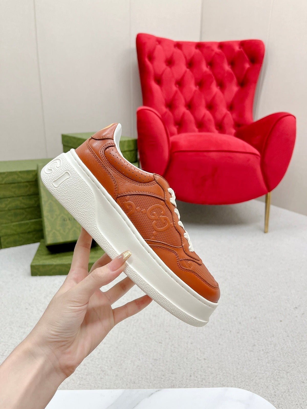 GG EMBOSSED TRAINER CARAMEL CALFSKIN