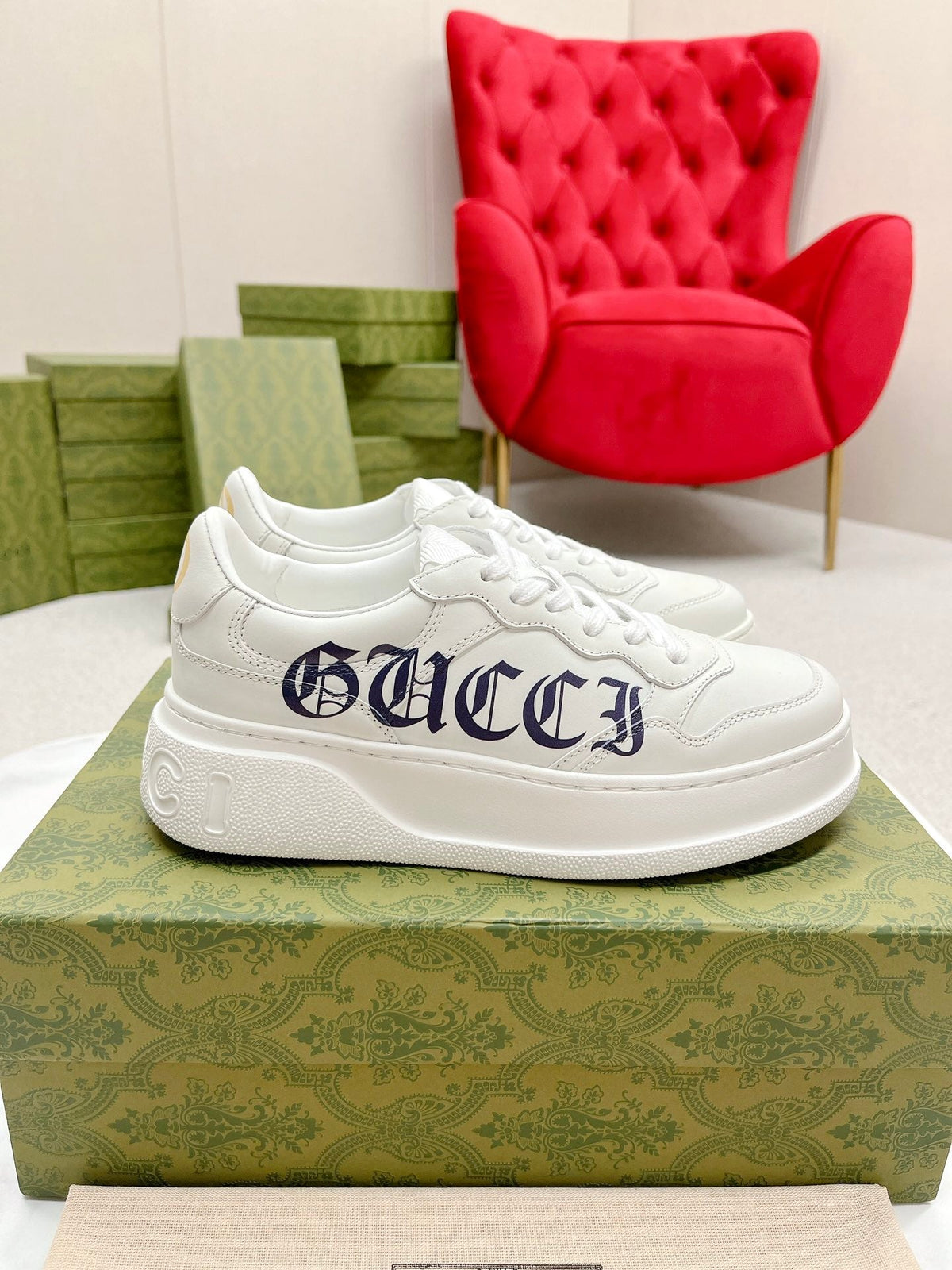 GG TRAINER WHITE CALFSKIN
