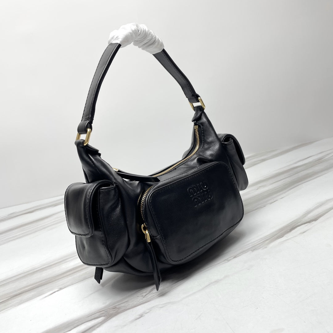 MIU POCKET 21CM SHOULDER BAG BLACK CALFSKIN