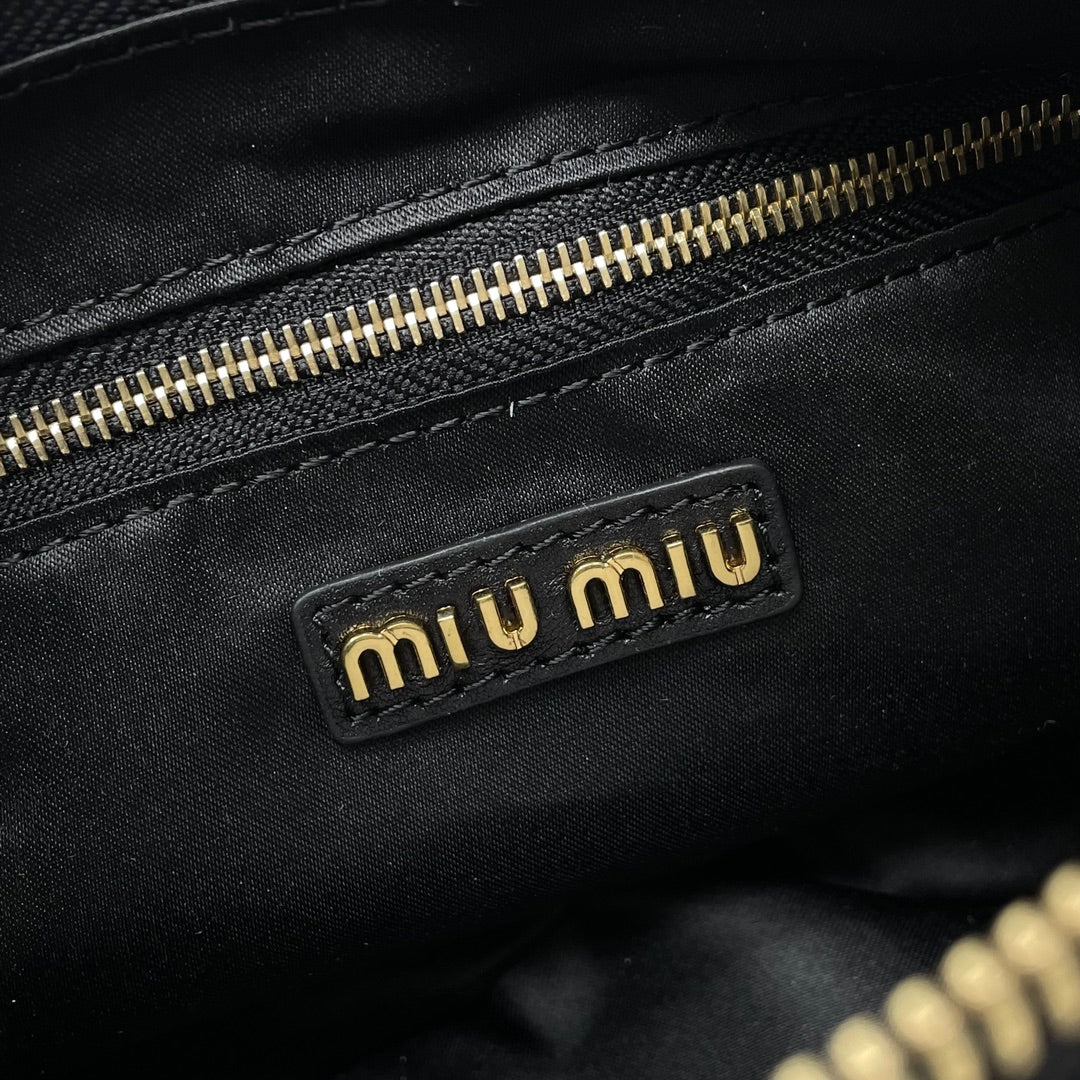 MIU POCKET 21CM SHOULDER BAG BLACK CALFSKIN