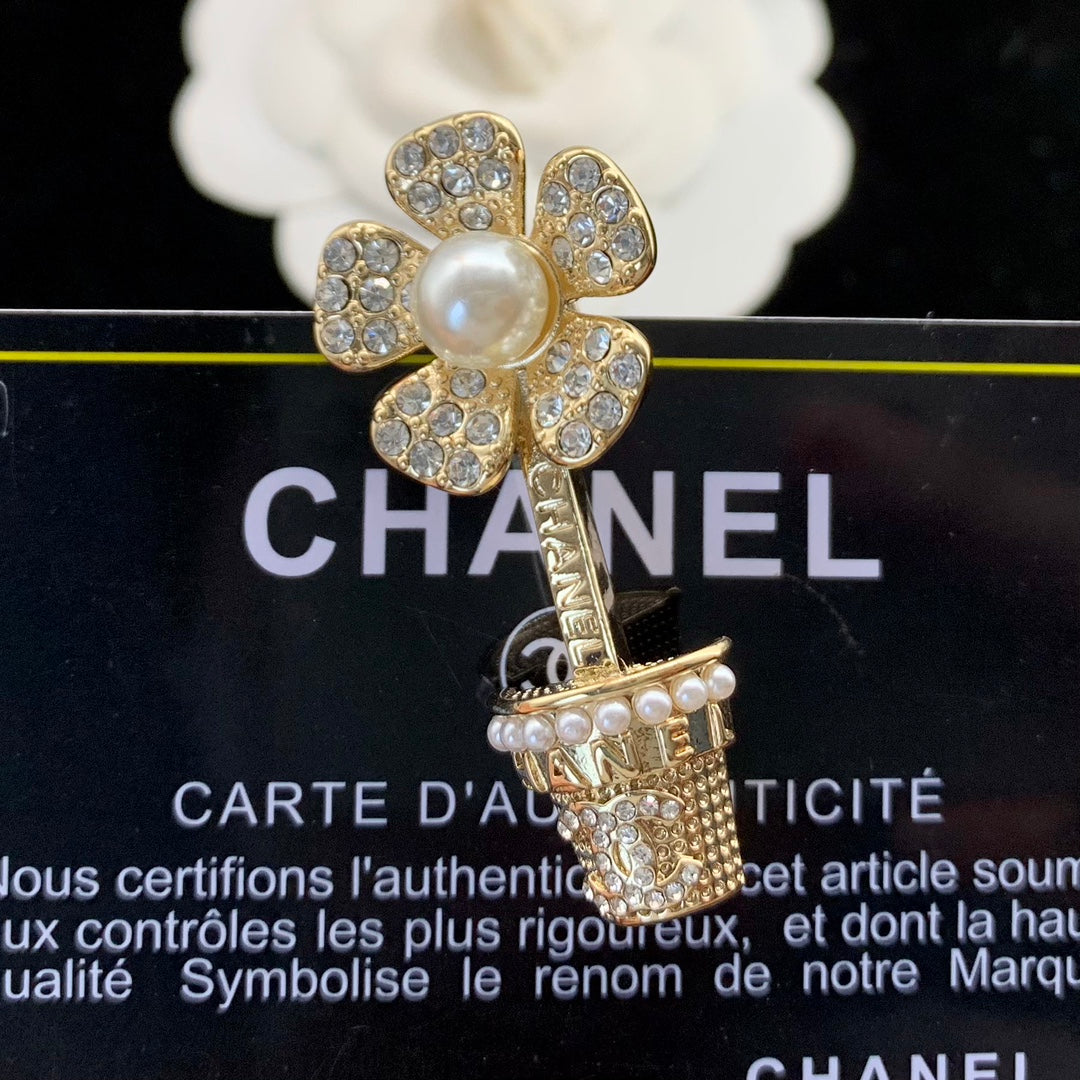 CC Brooch Gold 178143