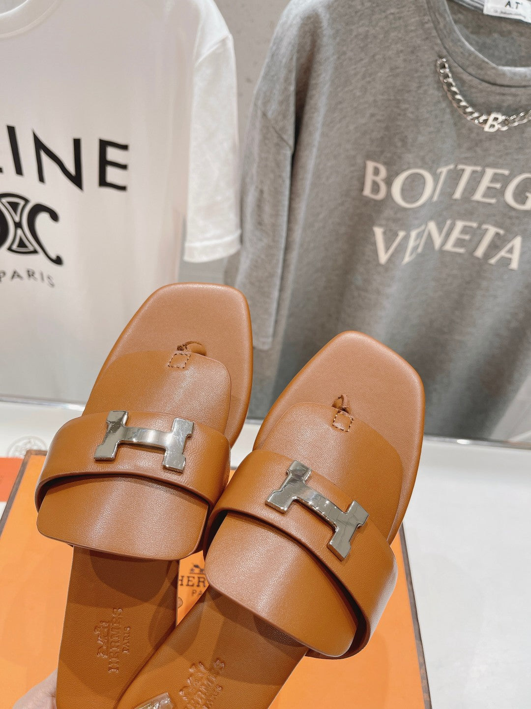 CLASSIC H BUCKLE SANDALS CARAMEL LAMBSKIN