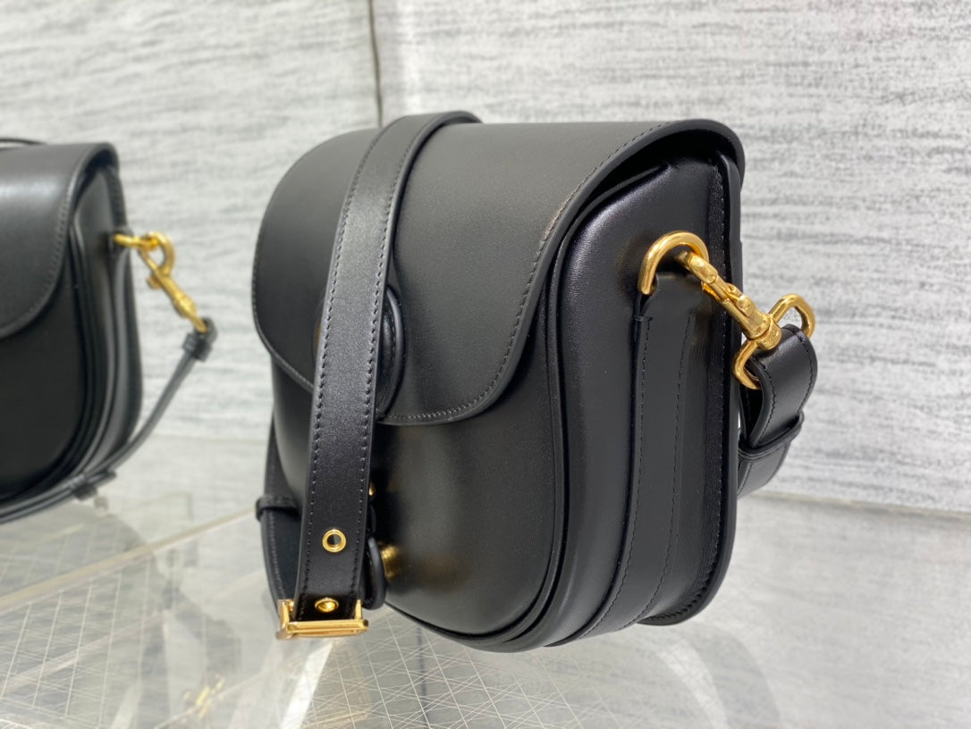 MEDIUM CD BOBBY 22CM BLACK CALFSKIN GOLD HARDWARE