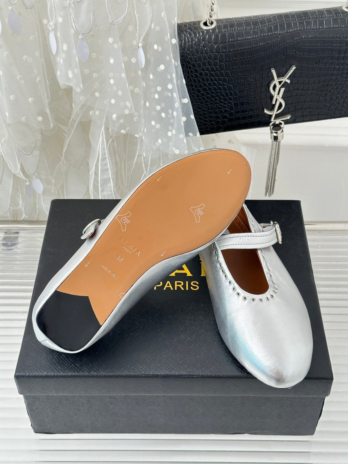 Alaia 25 Ballet Flats Silver Calfskin 293242