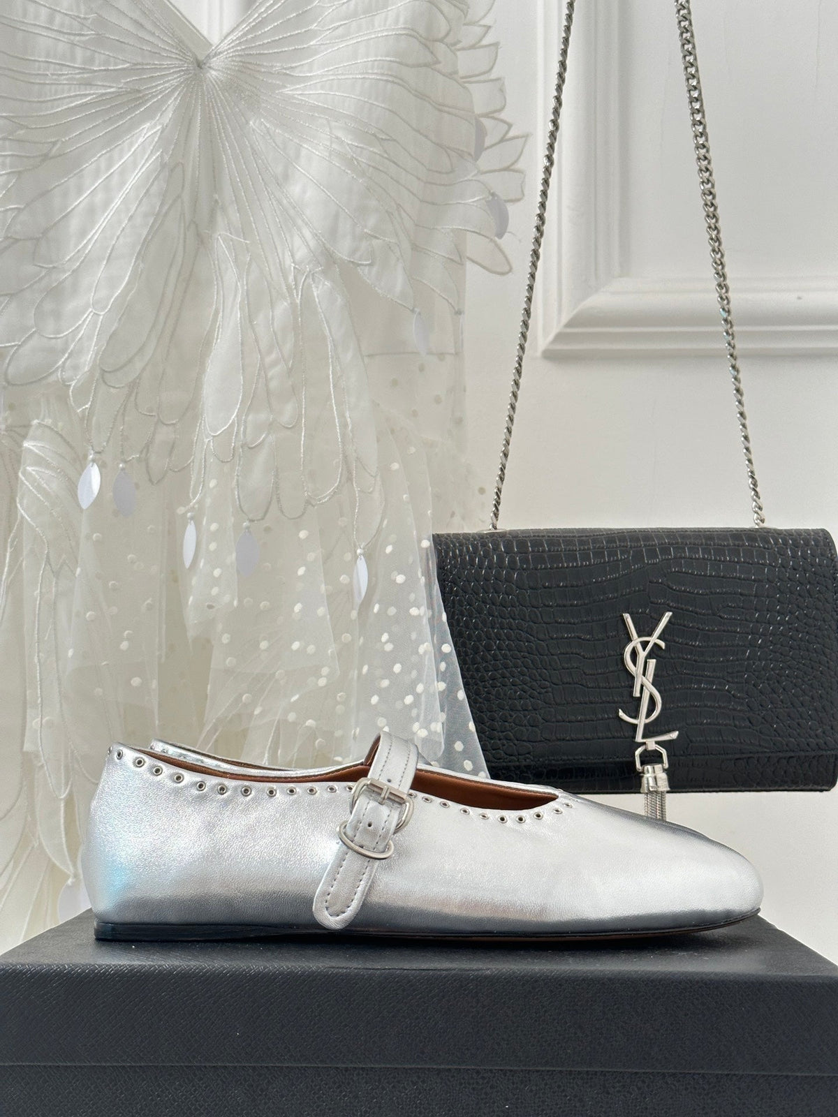 Alaia 25 Ballet Flats Silver Calfskin 293242