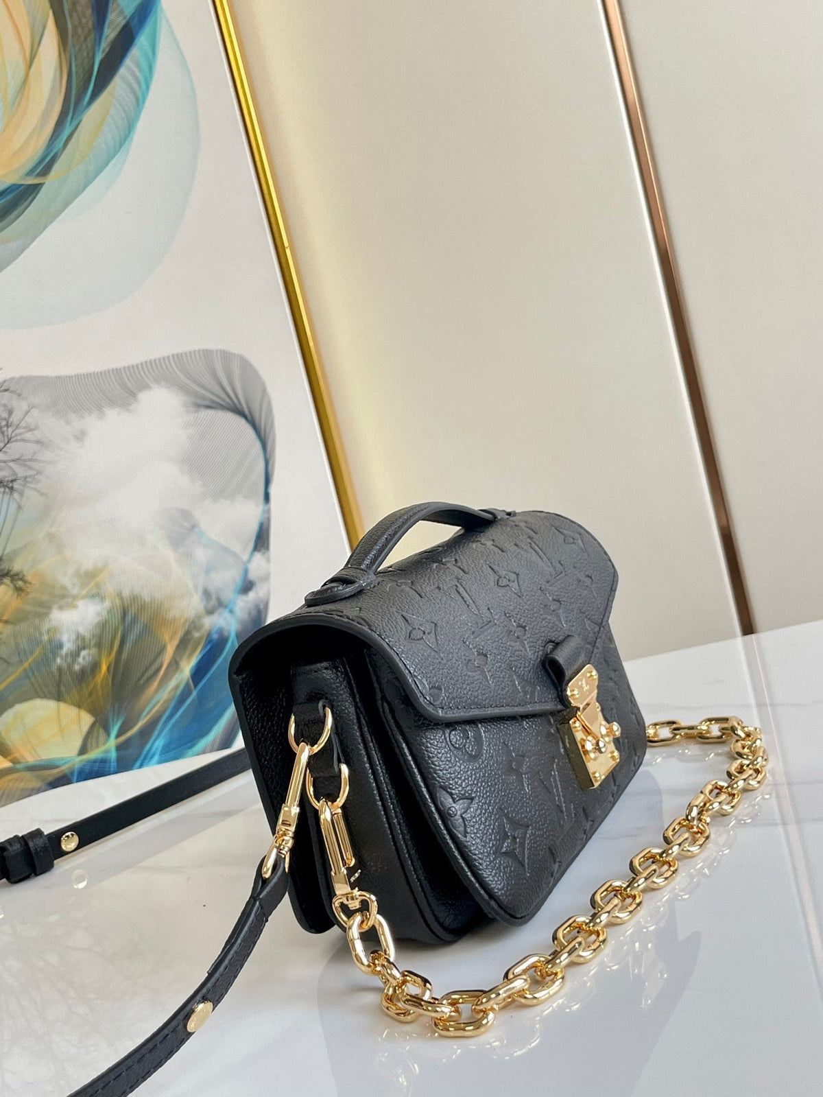 Pochette Metis East West 21.5 Black Grained Cowhide Leather