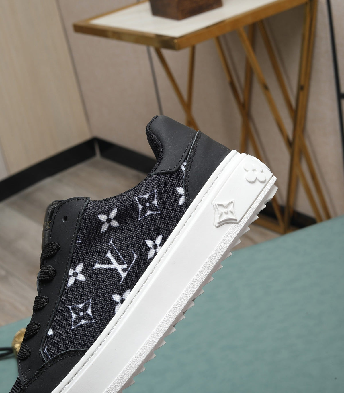 LV TRAINERS IN BLACK CALFSKIN AND MONOGRAM CANVAS