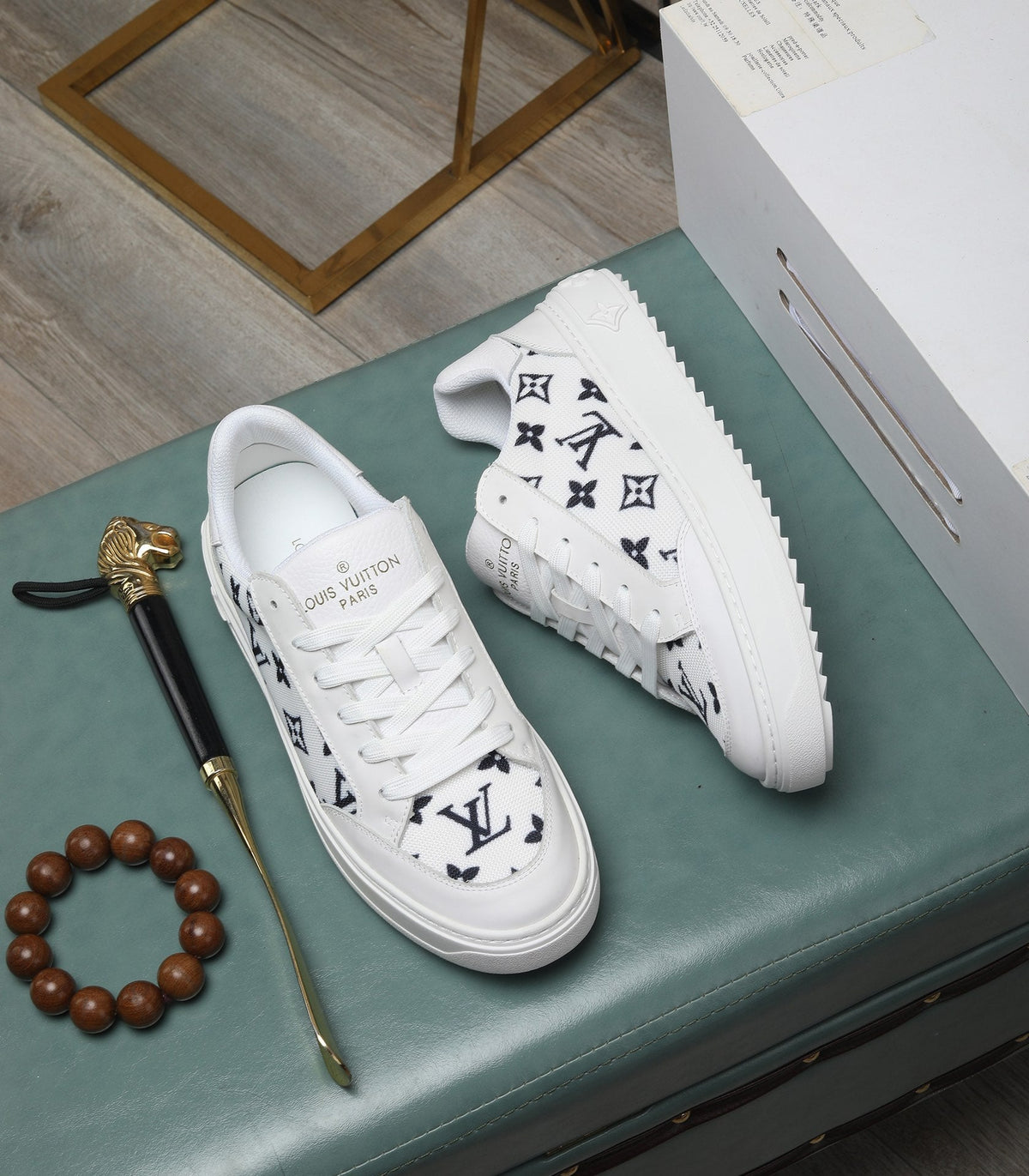 LV TRAINERS IN WHITE CALFSKIN AND MONOGRAM CANVAS