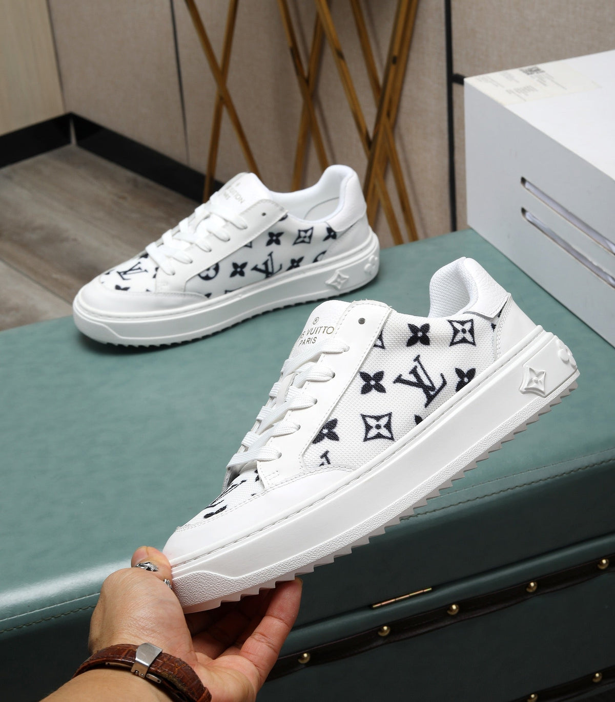 LV TRAINERS IN WHITE CALFSKIN AND MONOGRAM CANVAS