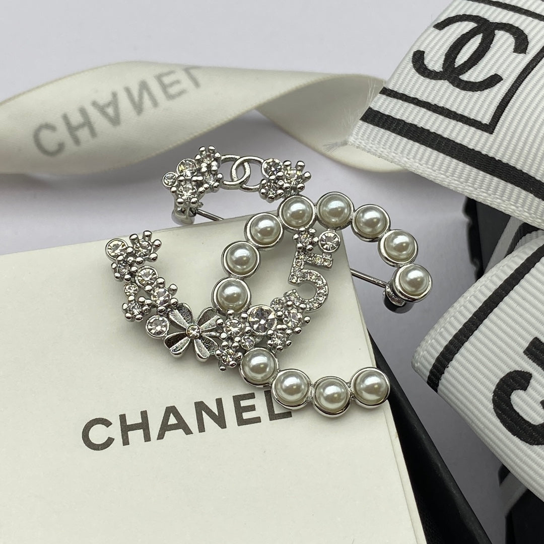 CC Brooch 180086