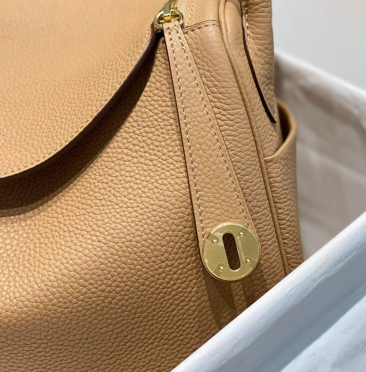 HM LINDY 30 BAG CAMEL TAURILLON CLEMENCE LEATHER