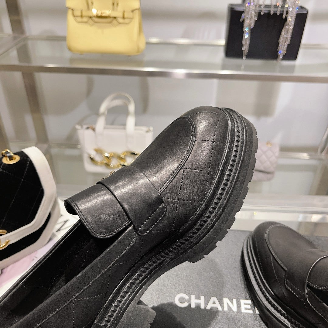 CC Moccasins 45mm Black Lambskin