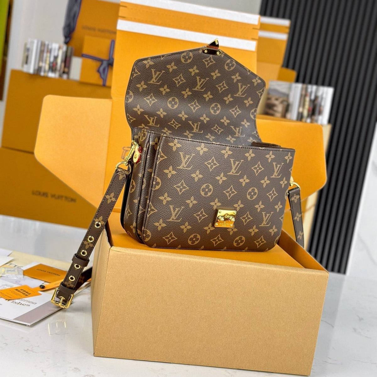 LV Pochette Metis Brown Monogram Reverse Canvas 204263