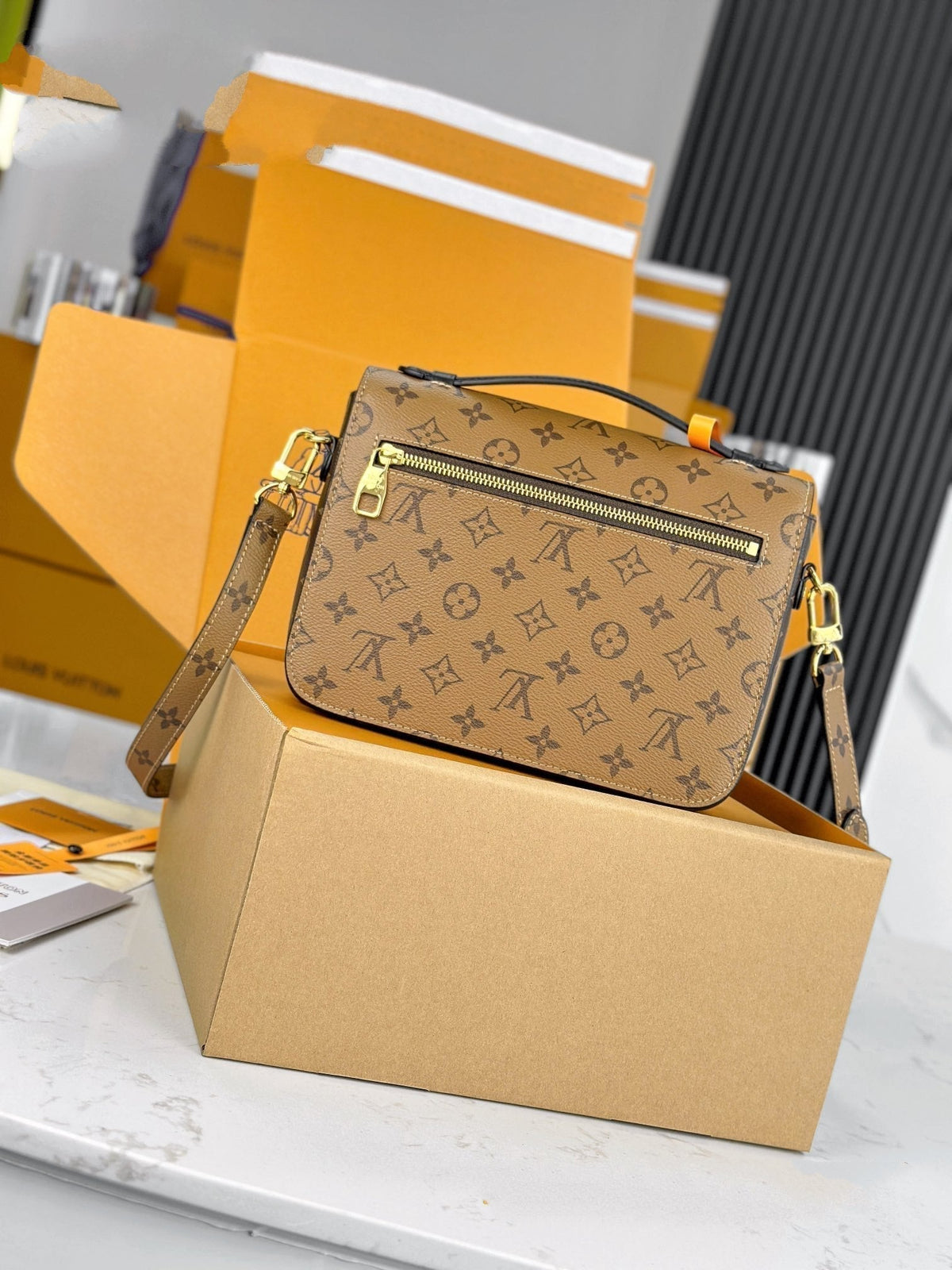 LV Pochette Metis Brown mix Ginger Brown Monogram Reverse Canvas 204264