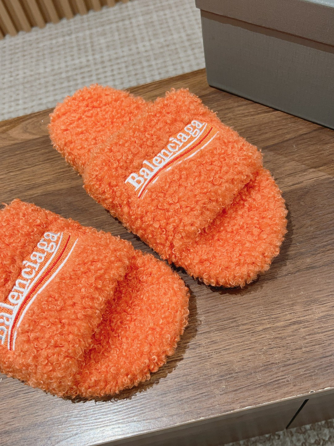FURRY SLIDES IN ORANGE CURLY SHEARLING
