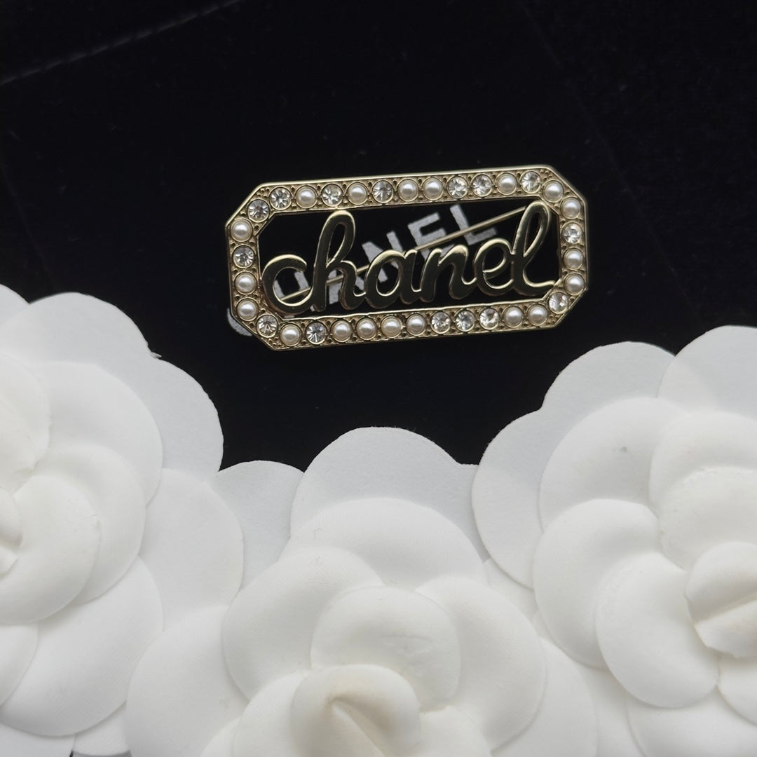 CC Brooch Gold 182072
