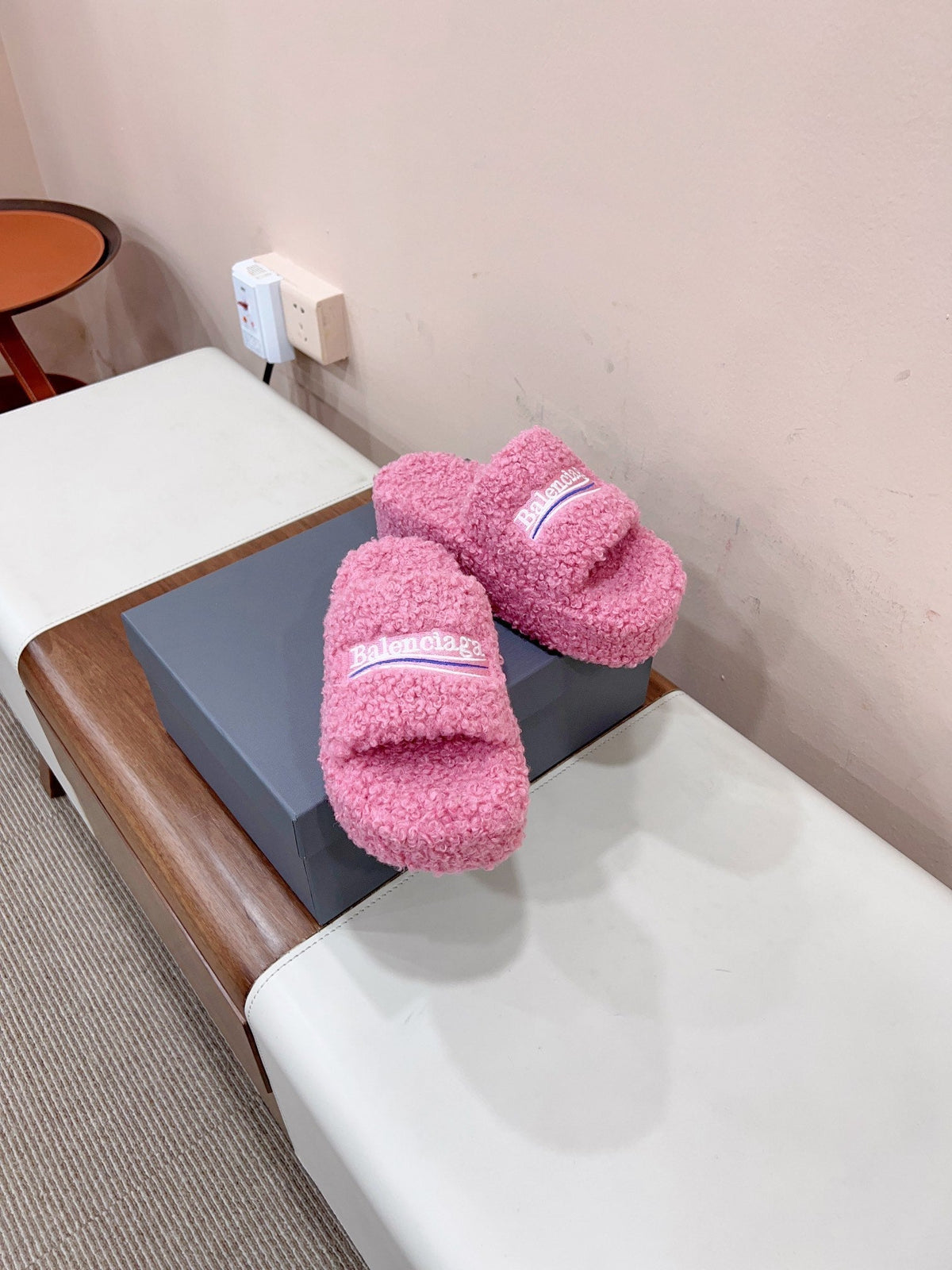 THICK-SOLED SLIPPERS IN PINK WOOL