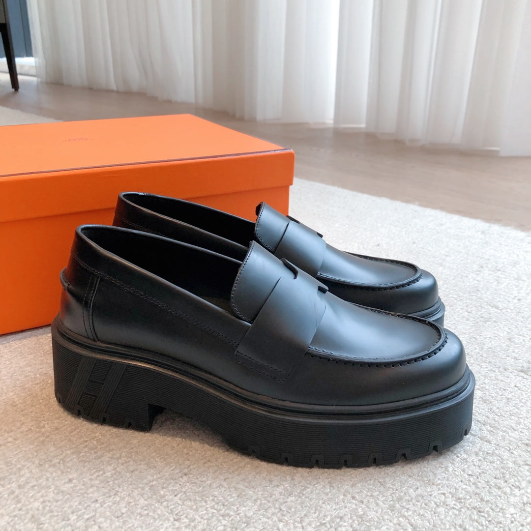 HM HITCH LOAFER BLACK CALFSKIN